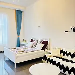 Francis Downtown Escape - Near Corvin Metro - *