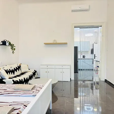 Francis Downtown Escape - Near Corvin Metro -