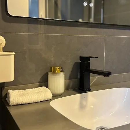 Francis Downtown Escape - Near Corvin Metro -