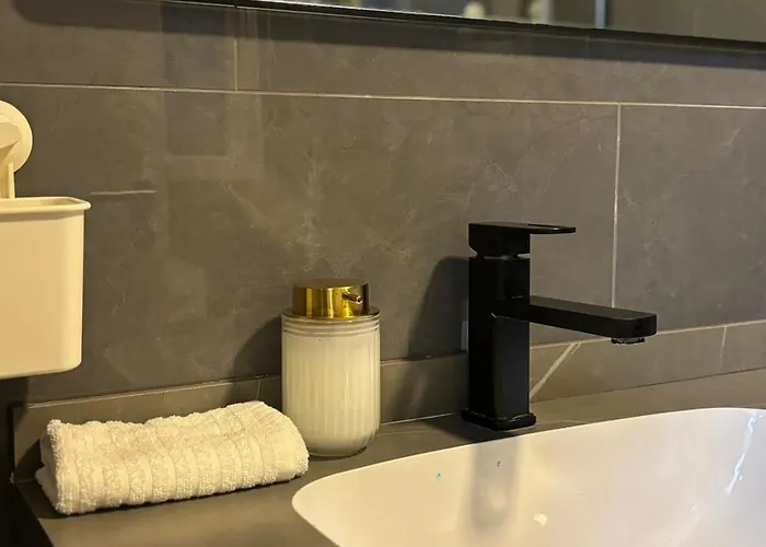 Francis Downtown Escape - Near Corvin Metro -